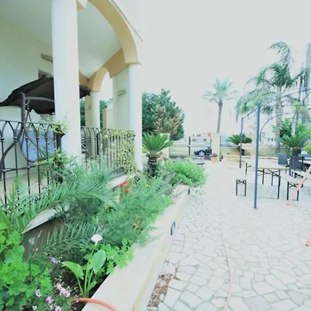 Arcobaleno - Costa Bed & Breakfast 3*