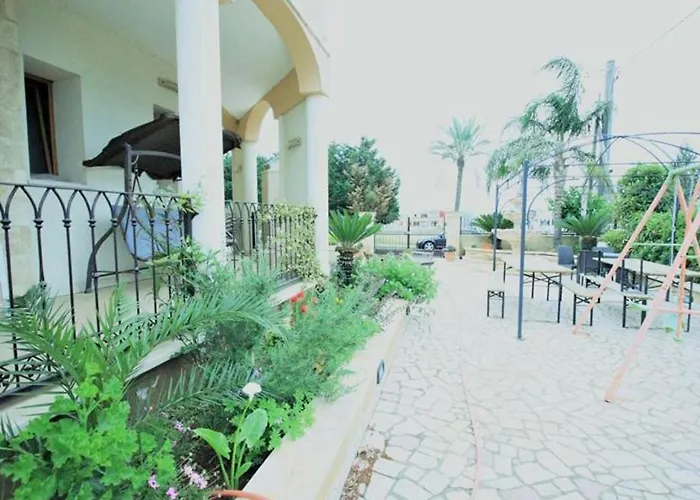 Arcobaleno - Costa Bed & Breakfast 3*